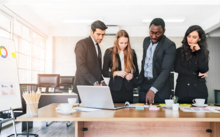 Employees collaborating on a project | What is internal communication?