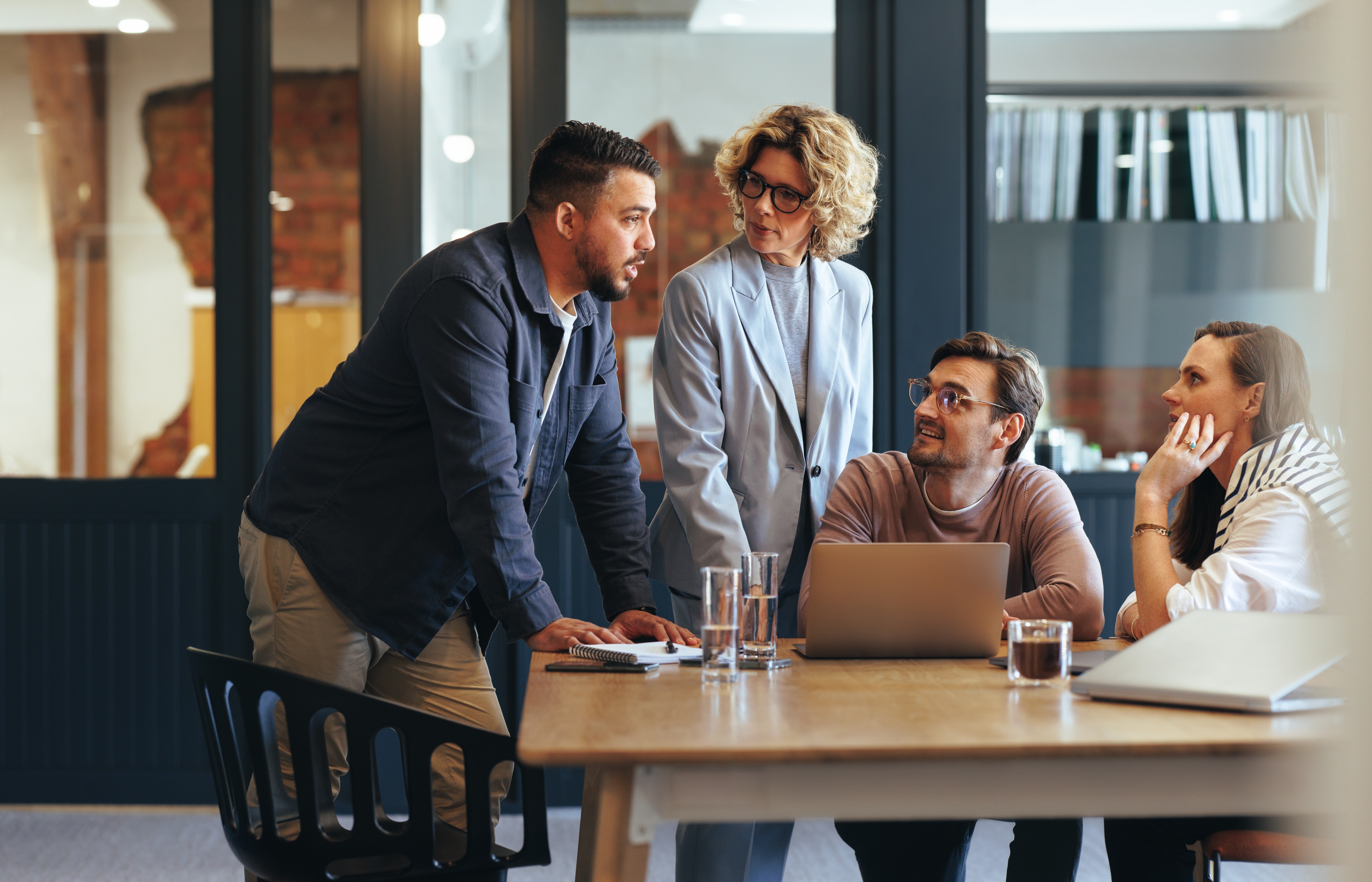Employees collaborating and designing an intranet | Intranet vs. digital workplace